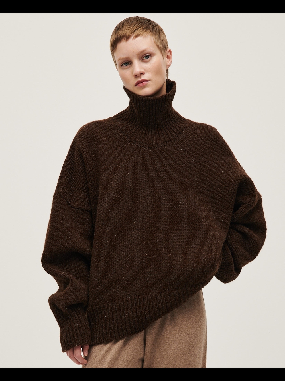 Babaa No17 Turtleneck Sweater | Earth (Dark Brown) | One Size